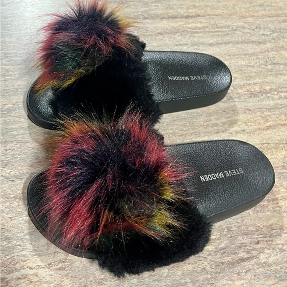 Steve Madden plush slides with multicolored Pom - Picture 3 of 12